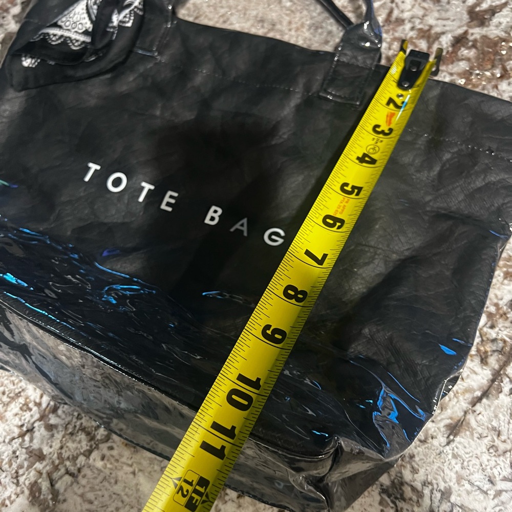 TOTE BAG Black Glossy Patent Tote Bag with Bandana Accent NWOT - Picture 4 of 8